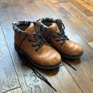 Oshkosh Brown Boys Boots Size 12